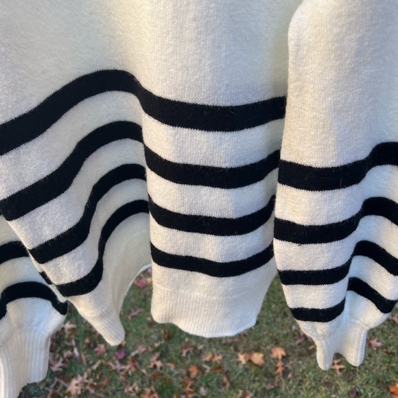 MICHAEL KORS Turtle neck Sweater women’s size Medium - Picture 5 of 12